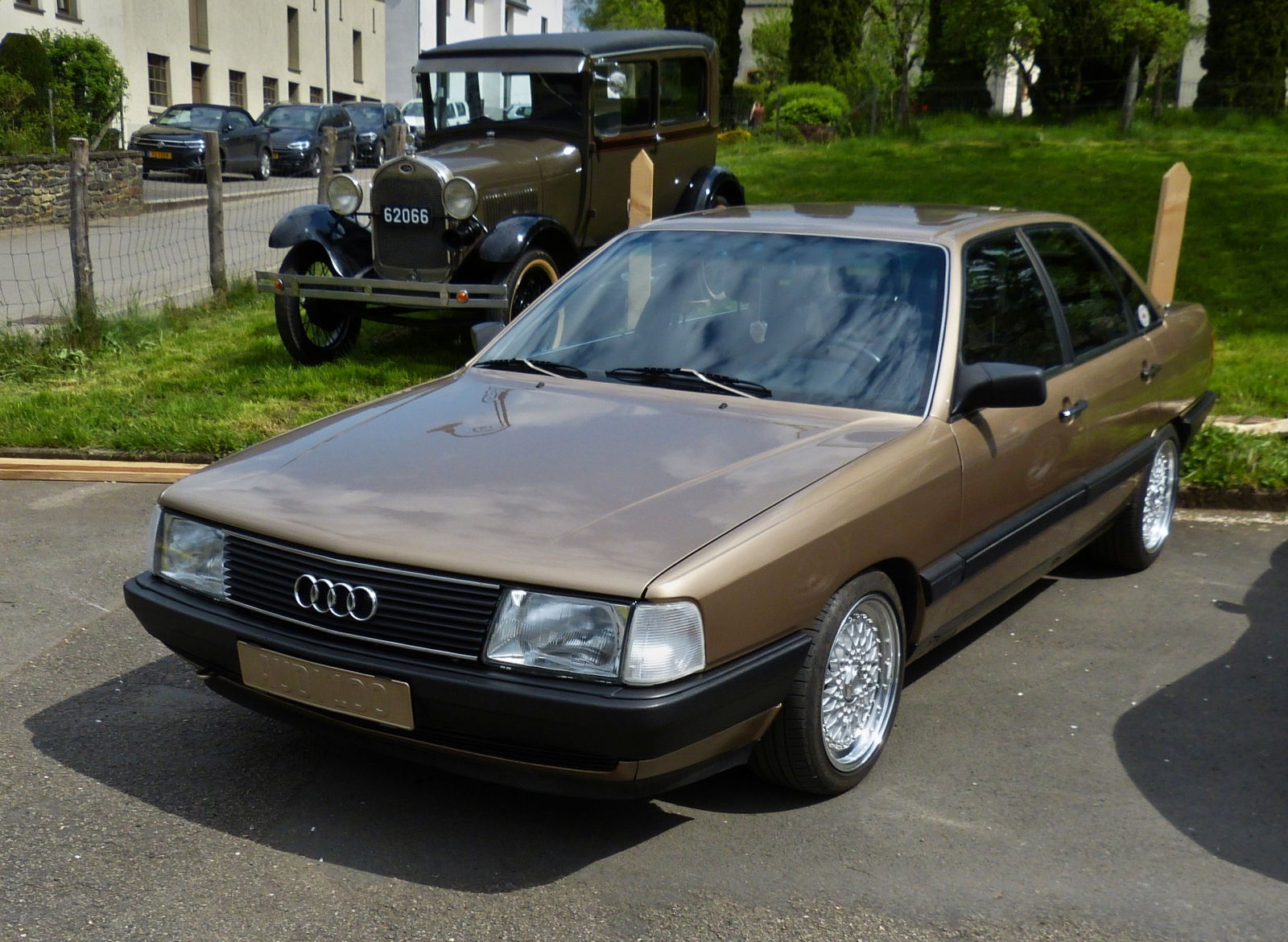 Audi 100 war beim „Baurefest in Brotebach“ zu sehen.  05.2023