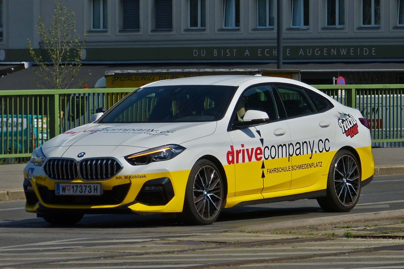 BMW 2 Gran Coupé, als Fahrschule in Wien unterwegs. 06.2023
