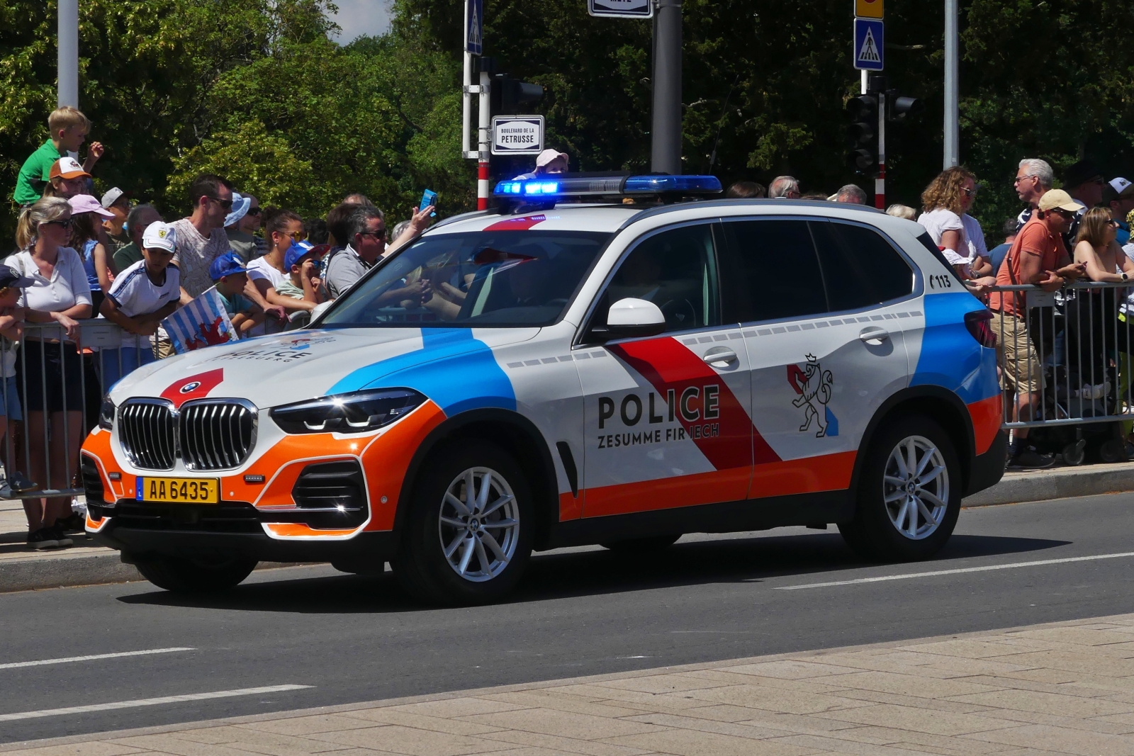 BMW X5, der Luxemburgischen Polizei, war in der Kolonne bei der Militärparade in der Stadt Luxemburg zu sehen. 23.06.2023