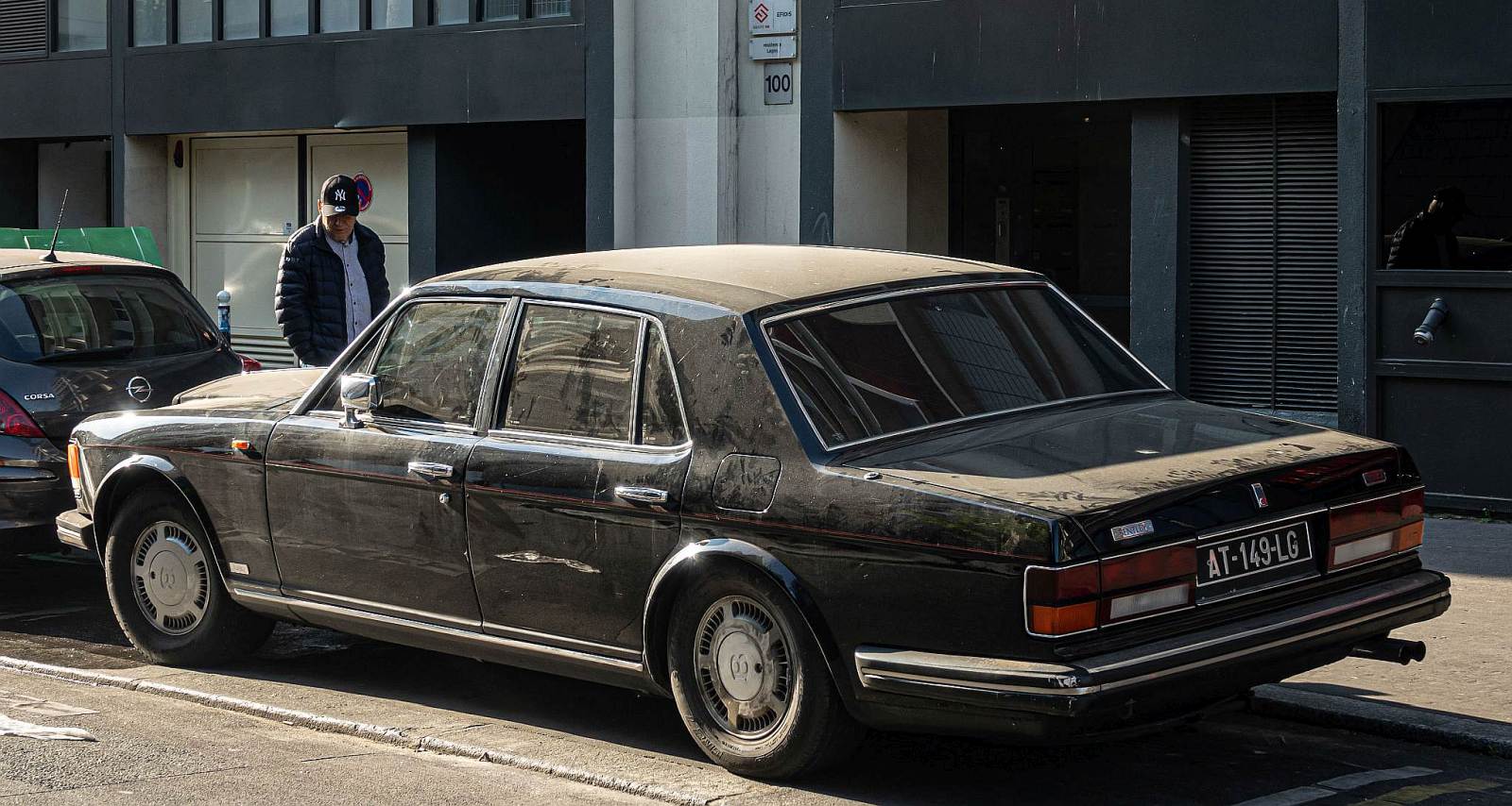 Diesen 1986-er Bentley Mulsanne habe ich in Juni, 2022 in Paris auch von hinten fotografiert.