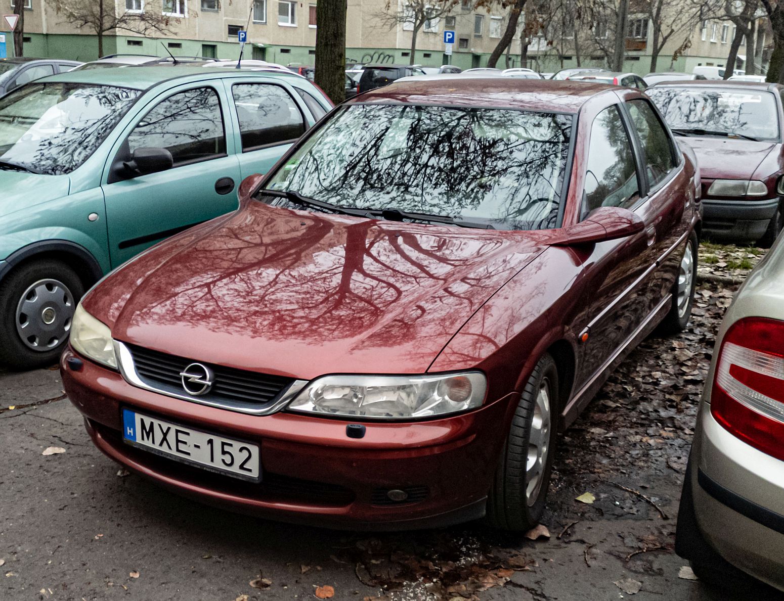 Diesen roter Opel Vectra B habe ich in November, 2022 fotografiert.