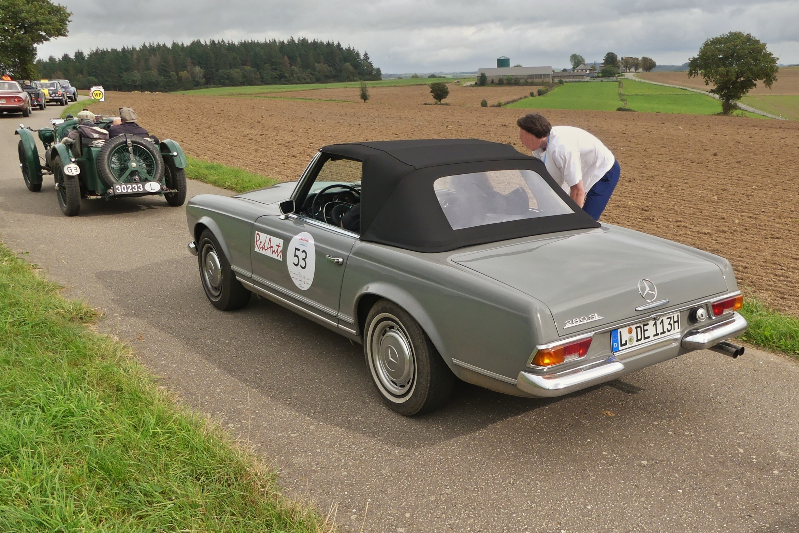 Heckansicht des Mercedes Benz 280 SL, der an der Luxemburg Classic teilnahm. 29.09.2023