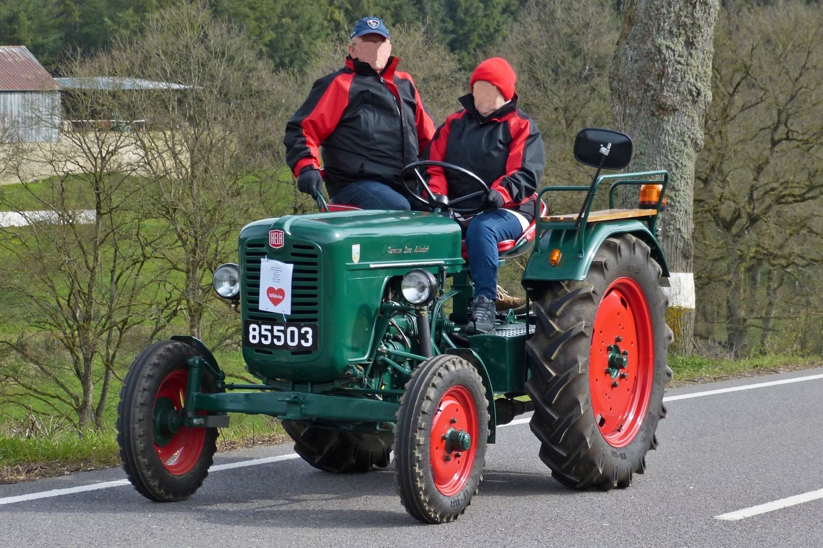 Hela Traktor machte die Rundfahrt nahe Brachtenbach am Ostermontag mit. 10.04.2023