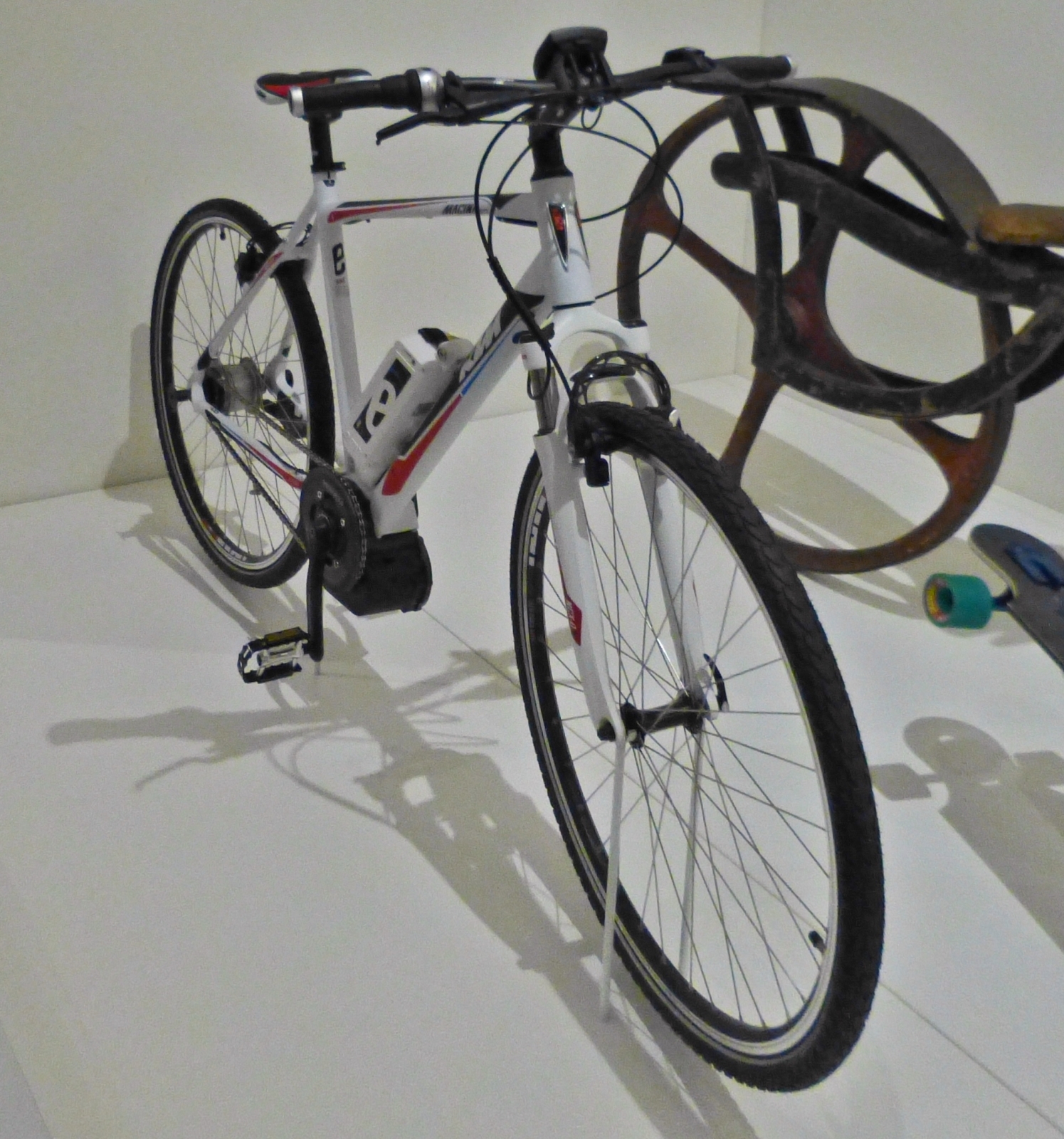KTM E-Bike Macina Cross 8-400, BJ 2014, ausgestellt im Technikmuseum in Wien. 04.06.2023