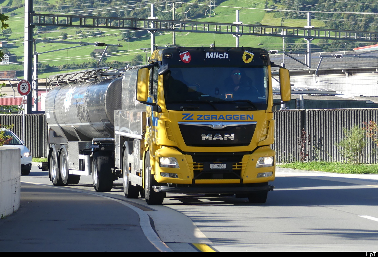 MAN Milchtransporter mit Anhänger unterwegs in Altdorf am 25.09.2023
