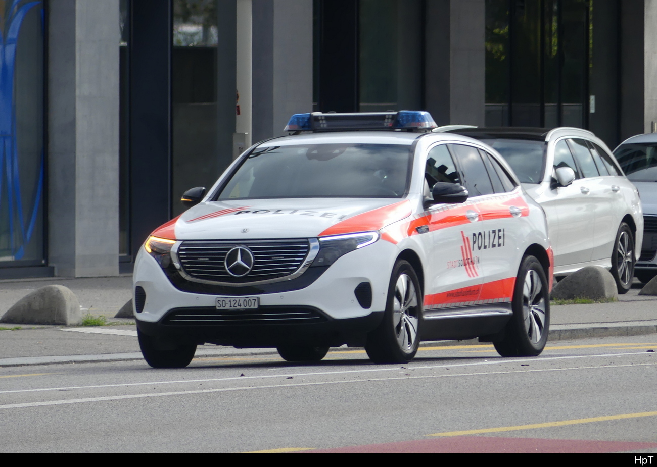 Polizei Solothurn unterwegs in einem Mercedes in Solothurn am 19.04.2023