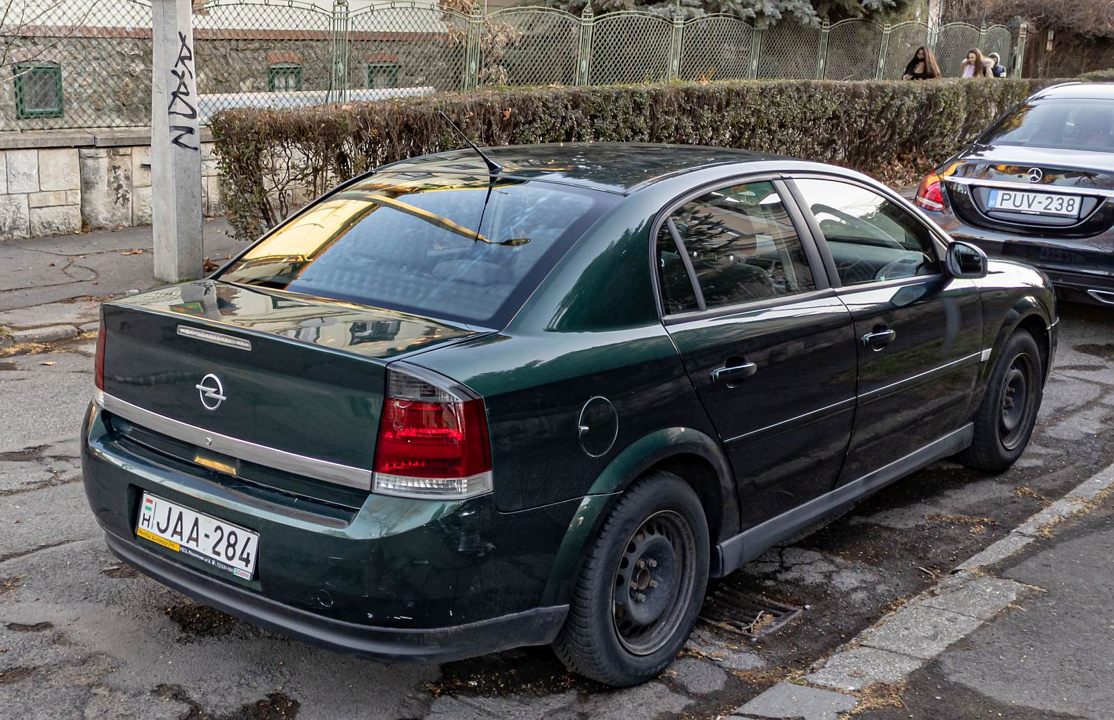 Rückansicht: Opel Vectra C in der Farbe Digitalgrün (bin nicht 100% sicher). Foto: Februar, 2022.