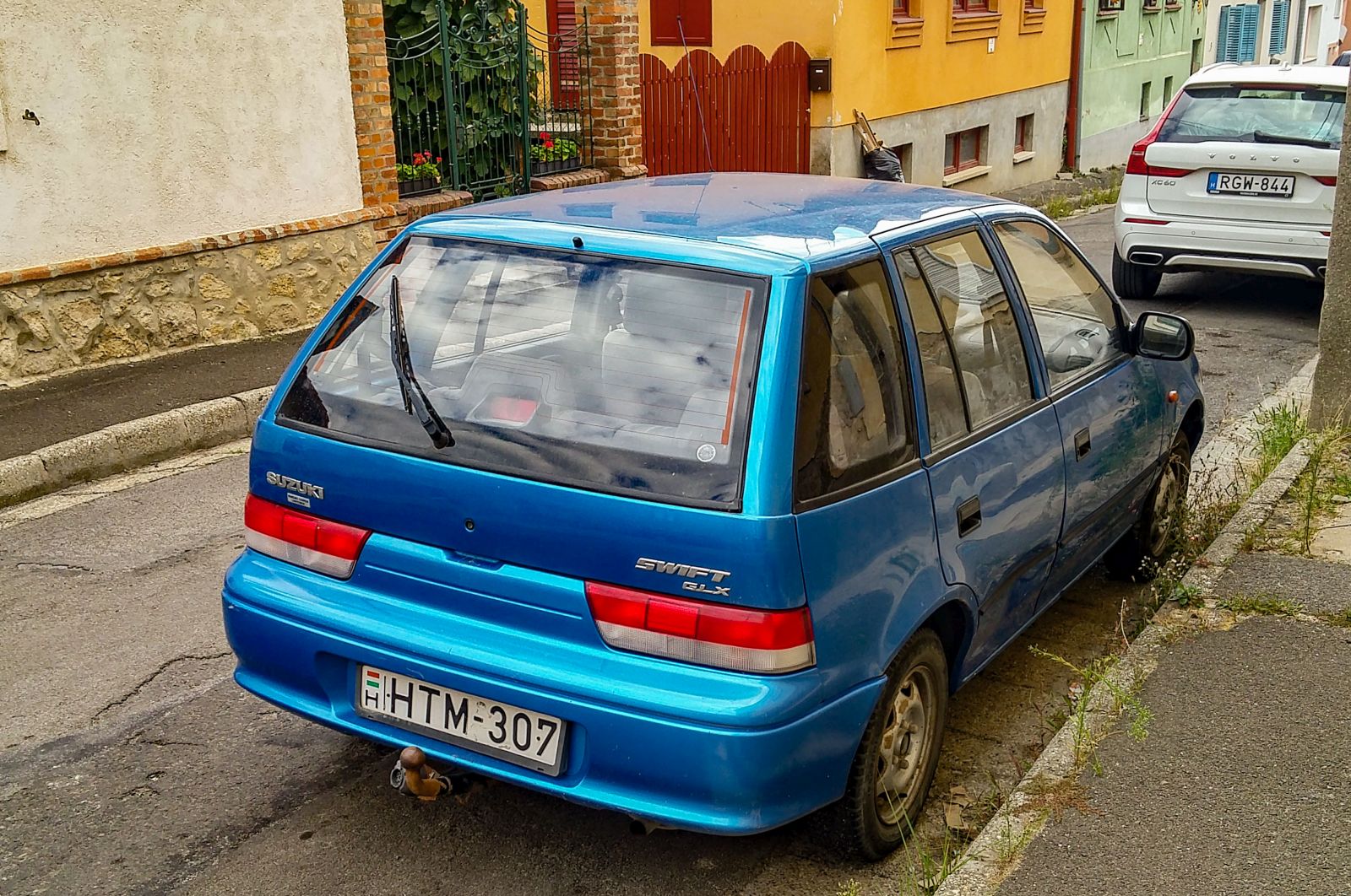Rückansicht:Suzuki Swift II in Adriatic Blue (Adriablau). Foto: 09.2021.