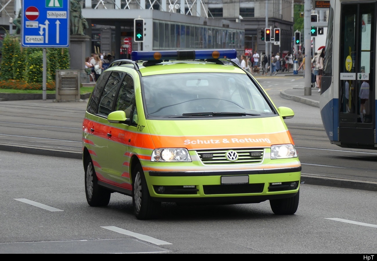 VW der Schutz & Rettung der Stadt Zürich unterwegs im Einsatz am 08.07.2023