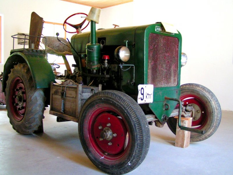 11. Traktor  Aquilla  mit 22PS Deutz-Motor wurde im Jahre 1942 bei Epple-Buxbaum in Wels gebaut; und ist Heutzutage im Freilichtmuseum  Stehrerhof  in Neukirchen/Vckla zu bewundern; 080706