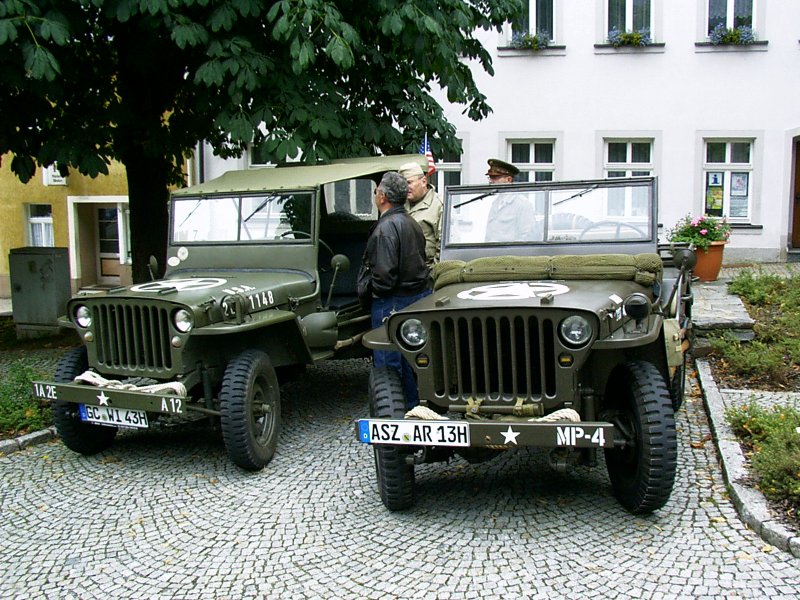 2 Willy's Jeeps im Sommer 2006 in Jhstadt.