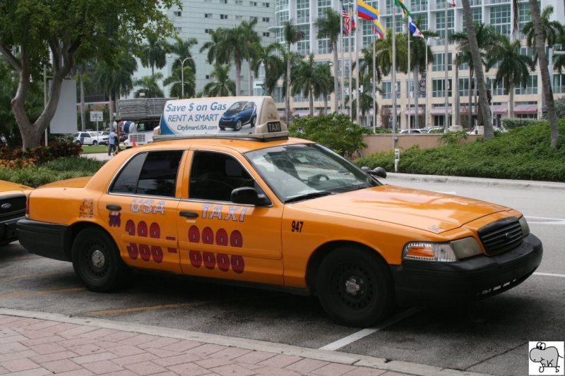2005er Ford Crown Victoria  USA Taxi  aus Miami, Florida / USA. Aufgenommen in Miami am 3. Oktober 2008.