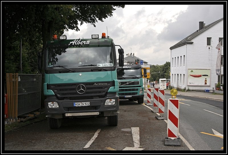 ACTROS 2644 und VOLVO FM 480PS Euro5 der ALBERS Baustoffe&Transport aus Schmallenberg(?) Hochsauerlandkreis.
