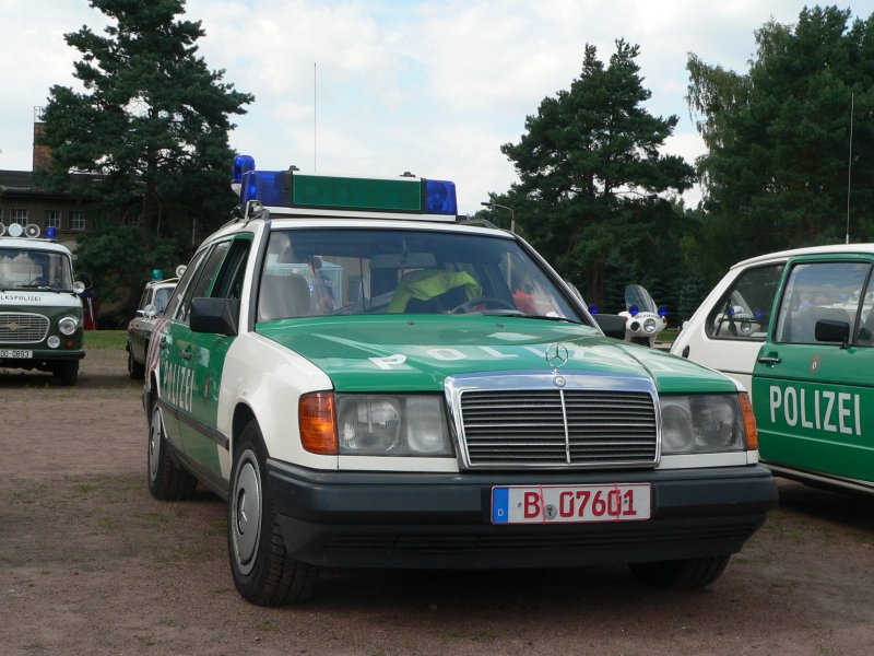 lterer, bereits ausgemusterter Mercedes der Polizei. 4.8.2007, Strausberg