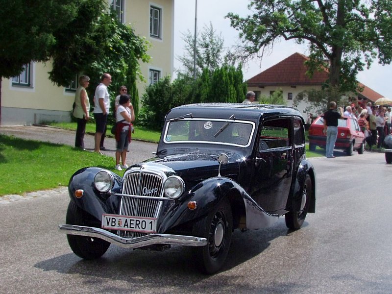 AERO-A30 ein Cechoslowakisches Produkt aus dem Jahre 1938 weist 30PS auf, und nimmt an der Oldtimerrundfahrt in Neukirchen/Vckla teil;090705