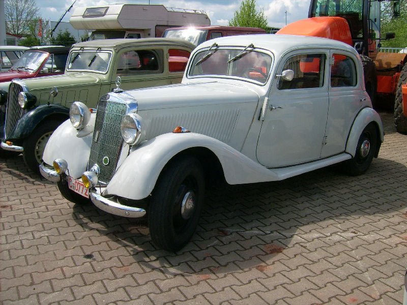 Alter Mercedes auf dem Gelnde des Nutzfahrzeugmuseum Hartmannsdorf  zum Oldtimertreffen.