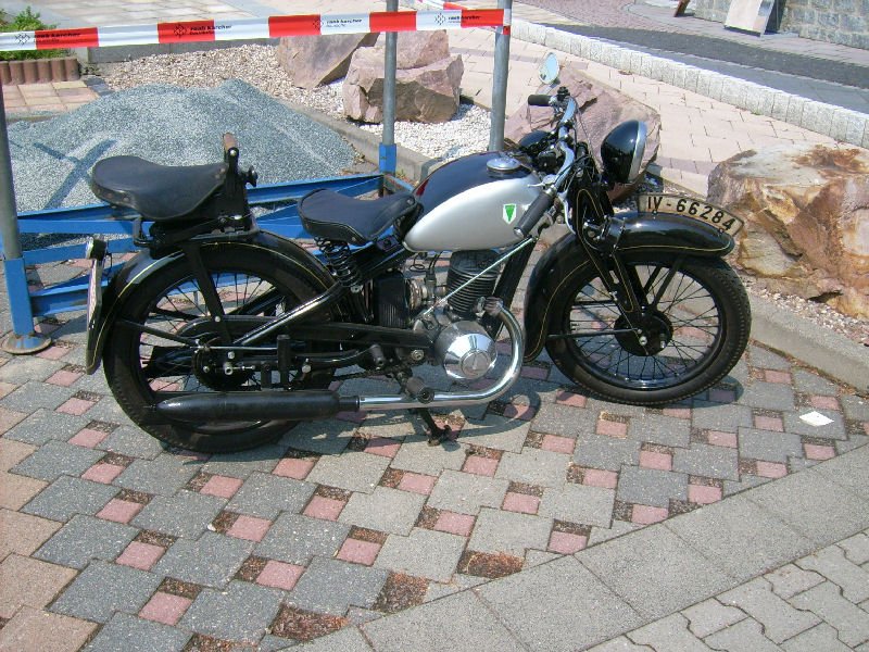 Altes DKW Motorrad beim Oldtimertreffen in Hartmannsdorf 2009
