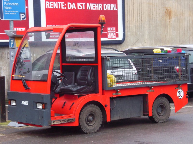 Am 22.03.2009 stand dieses kleine Fahrzeug hinter dem Hannover Hauptbahnhof.
