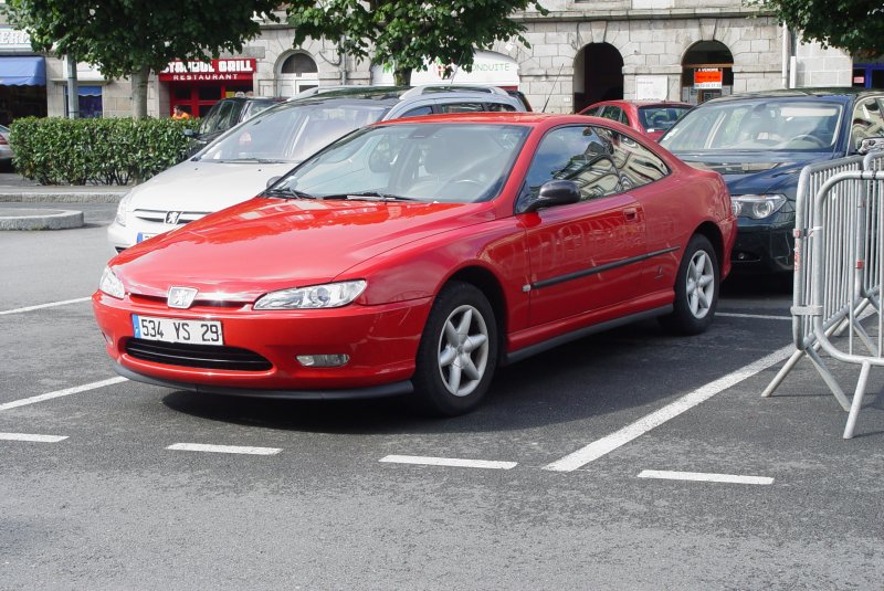 Am 22.07.2009 stand dieser Peugeot 406 Pinin Farina in Morlaix in der Bretagne auf einem Parkplatz.
