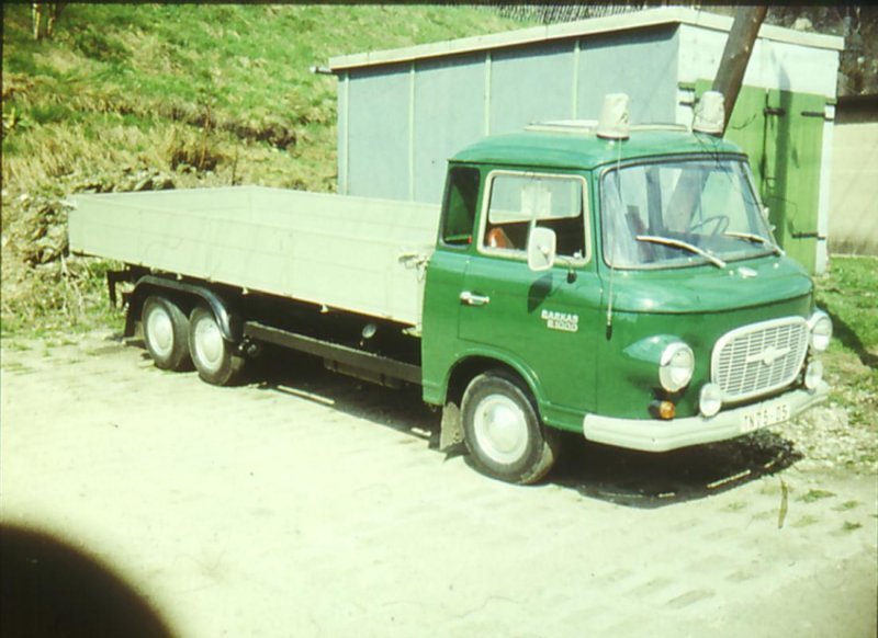 BARKAS B1000 Pritsche als 3 achser nach dem Neuaufbau Anfang der 80er Jahre. Dieses Fahrzeug lief nach der Wende noch einige Jahre bei einen Klempner