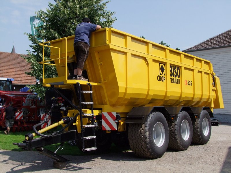 BISO crop-trailerVX635 weist ein Fassungsvermgen von 35m auf, und wird anlsslich einer Gerteschau in Antiesenhofen prsentiert; 090809