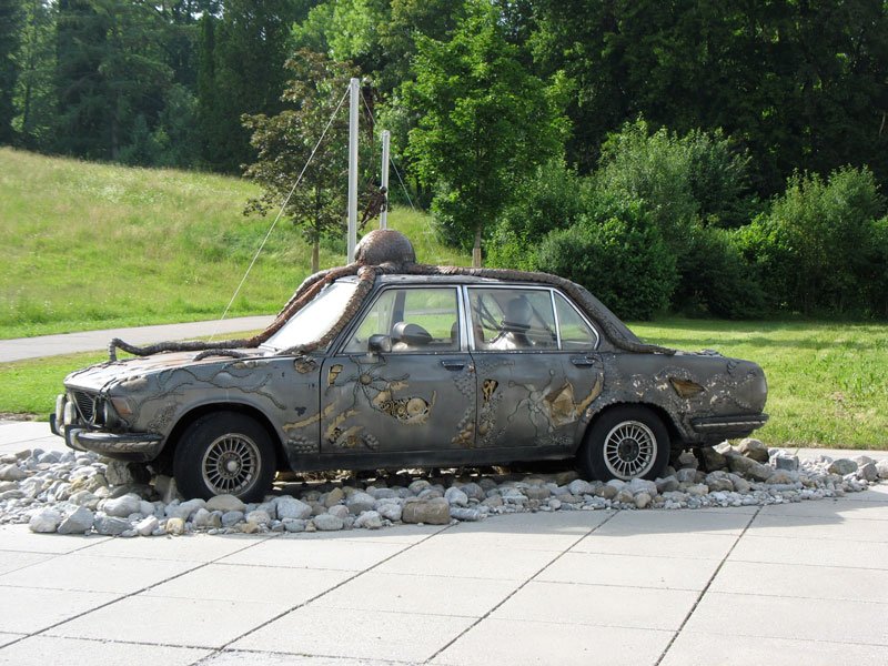 BMW (Seitenansicht) vor dem Buchheim-Museum in Bernried am Starnberger See - 17.06.2006
