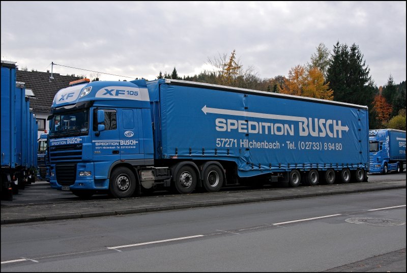 BUSCH hat sich auch auf den transport von schweren und berbreiten Lasten spezialisiert: DAF XF105.510SSC  SuperSpaceCab  6x4 SZM-Fahrgestell mit 5 Achsigen Auflieger. (02.11.2008)

