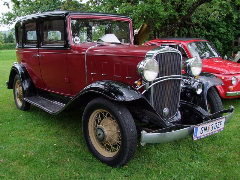 Chevrolet Confederate Sedan; Baujahr1932 hat 60PS und posiert bei der Oldtimerausstellung in Neukirchen/Vckla; 090705