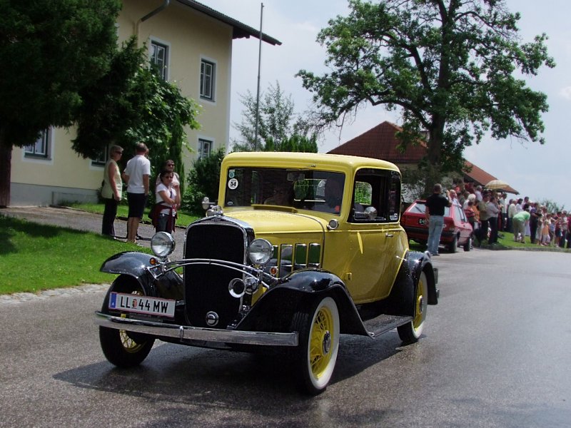 CHEVROLET-CONFEDERATE_Sedan;Bj.1932 nimmt mit seinen 60PS bei der Oldtimerrundfahrt in Neukirchen/Vckla teil;090705