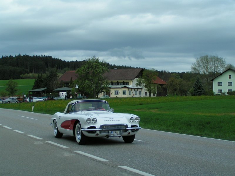 Chevrolet Corvette ist extra aus Mnchen angereist, um an der Oldtimerausfahrt in Neuhofen/Innkr. teilzunehmen; 080501
