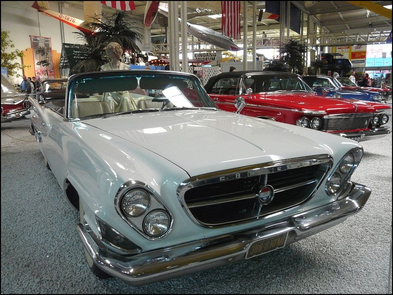 Chrysler 300G, BJ 1961, 6769 ccm, 375 PS, Hchstgeschwindigkeit 220 km/h gesehen im Auto & Technik Museum in Sinsheim am 01.05.08.