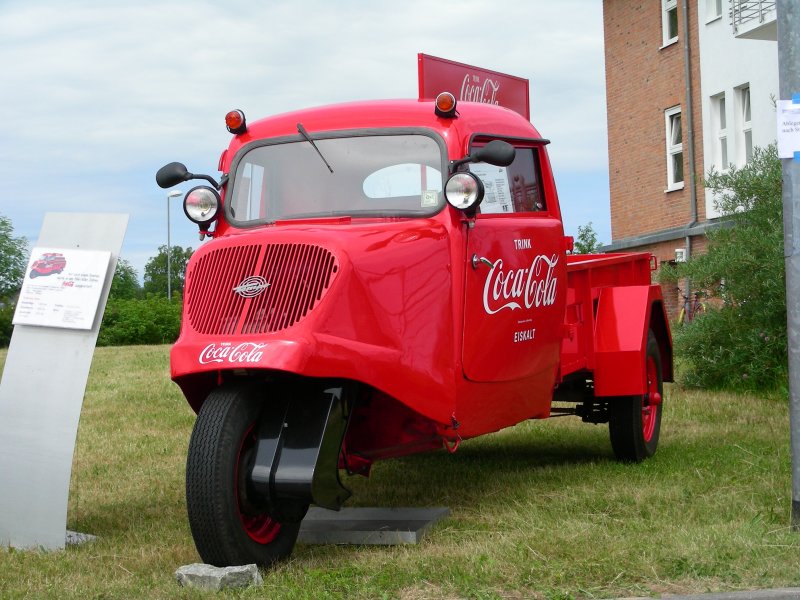 Coca Cola Dreirad
beim Tag der offenen Tr in der Marine-Technik-Schule Parow 17.06.06