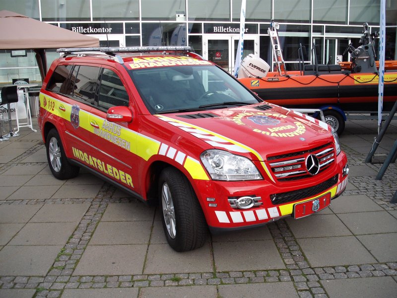 Das Einsatzleiterfahrzeug, auf Mercedes Benz - Basis, der Feuerwehr von Arhus (DK) auf einem Feuerwehrkongre in Aalborg 2009.