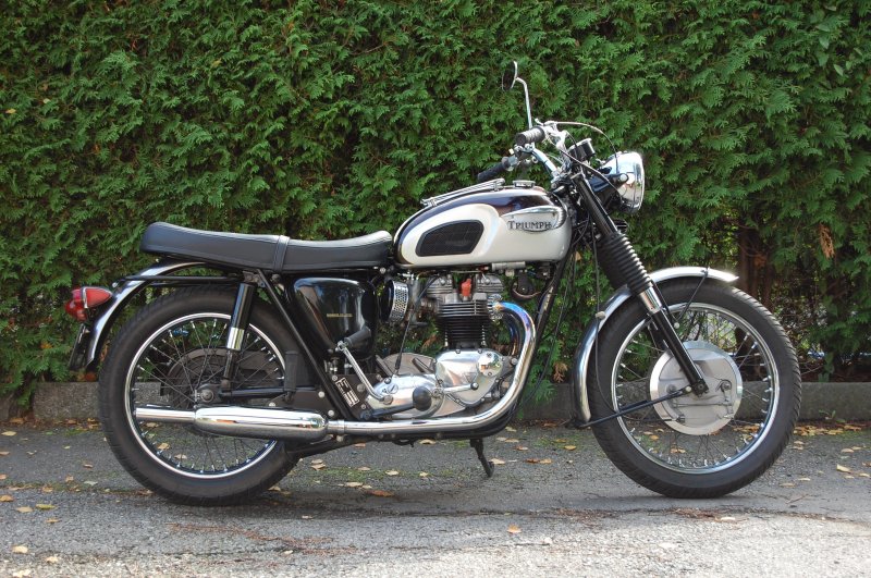 Das Handlichste Motorrad aller Zeiten! Jedenfalls meine persnliche Meinung nach Unzhligen Meilen. Triumph 650cc Bonneville T120 von 1968 am 18.8.07