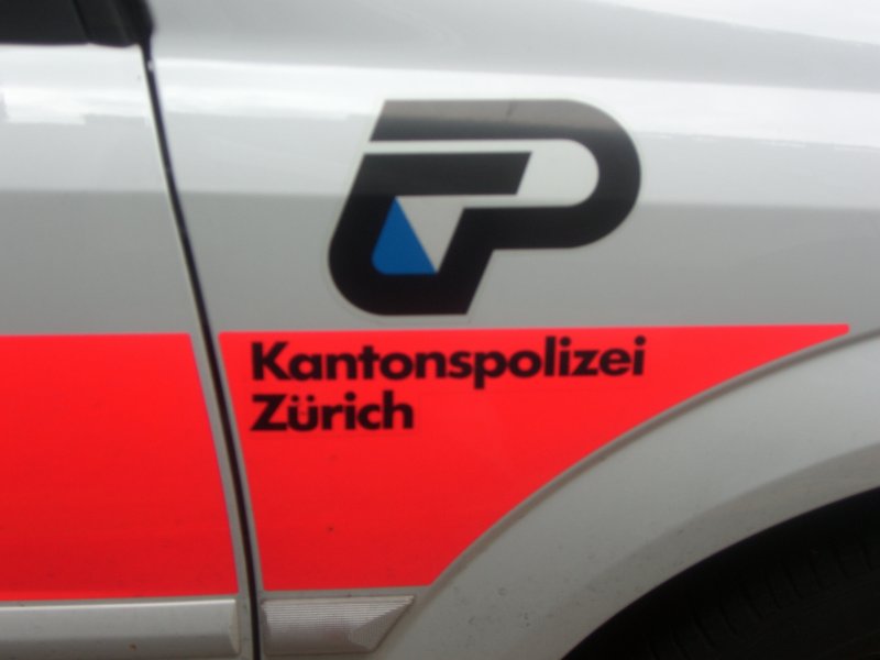 Das Logo der Kapo Zrich,auf einem Opel Vectra.