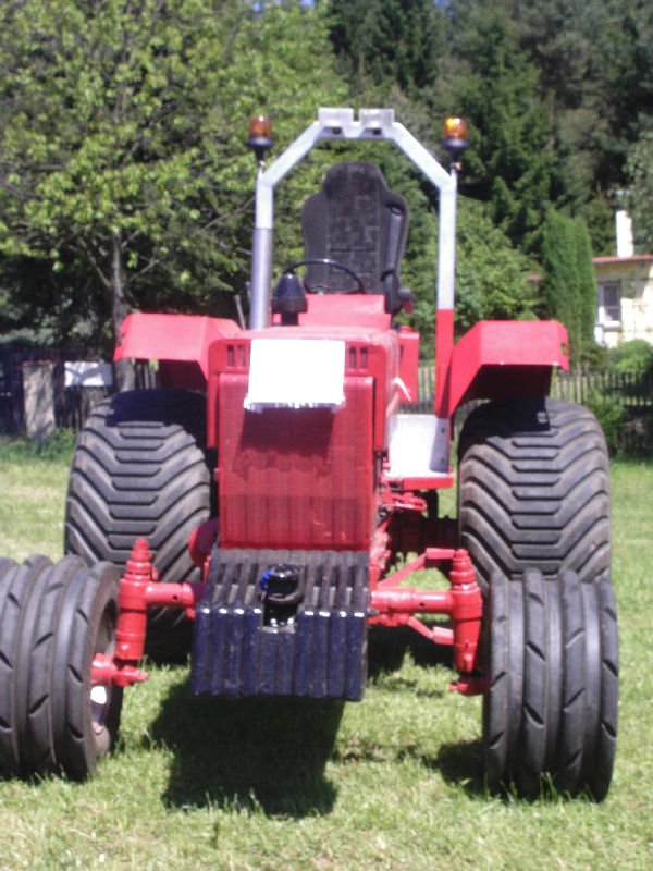 Der MTS 80 Showtraktor, der frs Traktorpulling umgebaut wurde, von der LKH Hormersdorf.