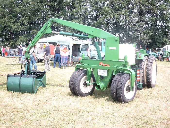 Die erste Serie des Hhnerknie oder Erdbeerpflcker der gebaut wurde. T157/1 beim Traktorentreffen in Mhlau/Hofstett 2003 
