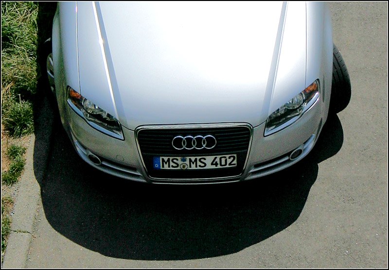 Die Familienhnlichkeit insbesondere der Front ist bei Audi sehr hoch. Man muss schon genau hinsehen um zu erkennen ob es sich hier um einen A4 oder A6 handelt. 30.7.2007 (Matthias)