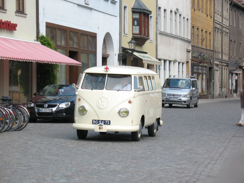 Dies ist ein VW-Bus T1 ,auch gern genannt VW Bully, gesehen auf der Mercedes Benz Sternfahrt 2007 am 28.04.07 auf dem Marktplatz in Lutherstadt Wittenberg.   