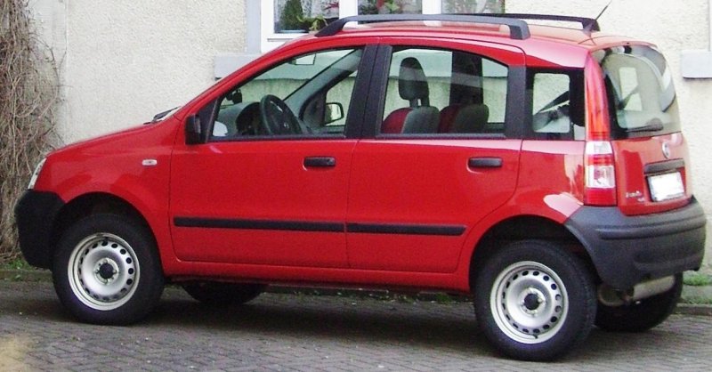 Diesen kleinen Fiat Panda 4x4 fahre ich seit Oktober 2005 als Winterauto. Da ich am Berg wohne, ist er bei Schnee einfach Spitze, hat sich auch schon im schneereichen Schwarzwaldwinter 2005/06 bewhrt. Die Aufnahme ist in Michelau/Ofr. entstanden.