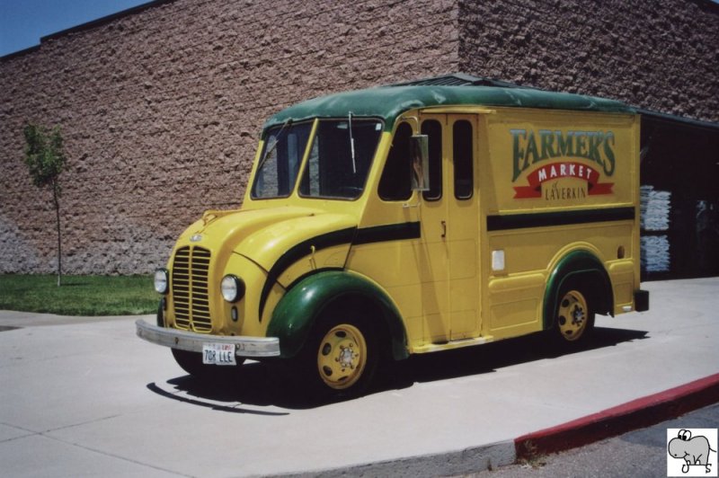Dieser ehemalige Divco Lieferwagen steht mittlerweile in La Verkin im sdlichen US-Bundesstaat Utah vor den Farmer's Market als Werbefahrzeug. Bei einer kleinen Pause auf unserer Bustour durch den Westen der USA fotografierte ich das Fahrzeug am 21. Juli 2006.