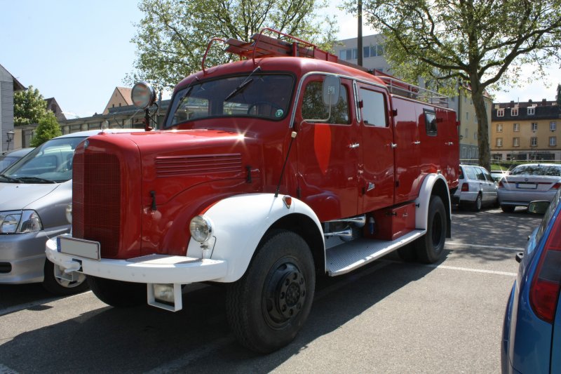 Ein ehemaliger Feuerwehr-Mercedes-Benz L3500(?), Mai 2009