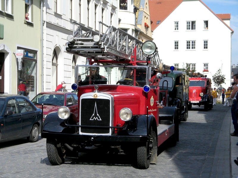 Ein Magirus-Leiterwagen rollt durch die Albert-Kuntz-Strae in Wurzen, 22.09.07