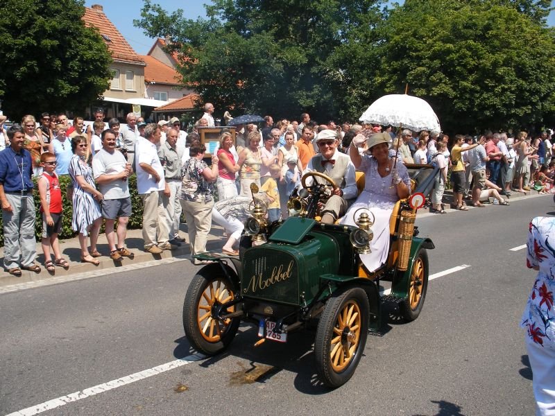 Ein Ruppe Piccolo (Mobbel) whrend des Festumzuges zum Elefantenfest in Niederrola 10.06.2007