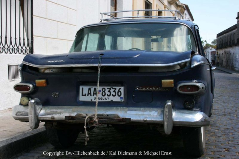 Ein Studebaker, in nicht dem allerbesten Zustand, aber fr Uruguay reicht es noch, Hauptsache er fhrt noch !
18.Okt.2008,in Colonia del Sacramento