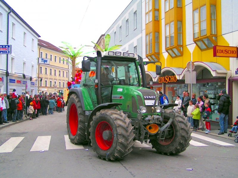 Einsatz Faschingsumzug fr diesen Fendt-Traktor; RIED i.I. 070211