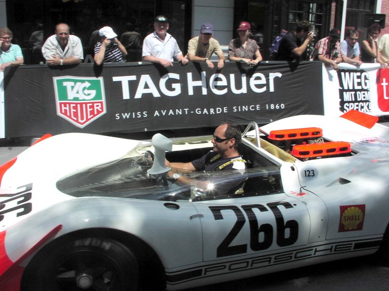 Ex-F1-Fahrer und Team-Chef Gerhard Berger mit einem Porsche beim Promi-Showdown - Ennstal Classic 2004