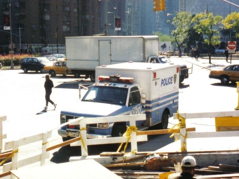 Fahrzeug des ESU (Emergency Service Unit) des NYPD.
Das Bild ist ein Scan eines Papierabzugs, aufgenommen im Herbst 1998.