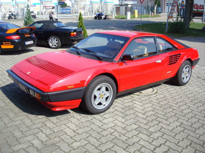 Ferrari Mondial von dieser Baureihe wurden zwischen 1980 und 1993 
sechs verschiedene Ausfhrungen gebaut mit 214 bis 300PS
gesehen bei Freiburg Aug.2009
