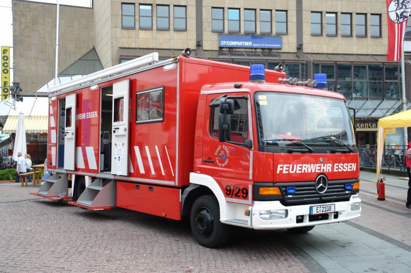 Feuerwehr Essen
9/29  E 2108
DB Atego 918F
ELW 2